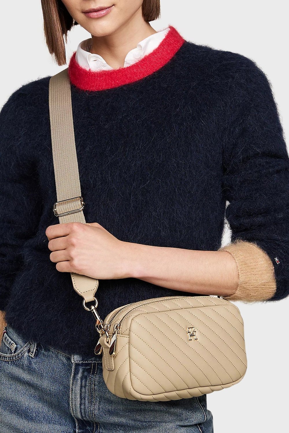 TOMMY HILFIGER KADIN OMUZ ÇANTASI AW0AW17011-AEG