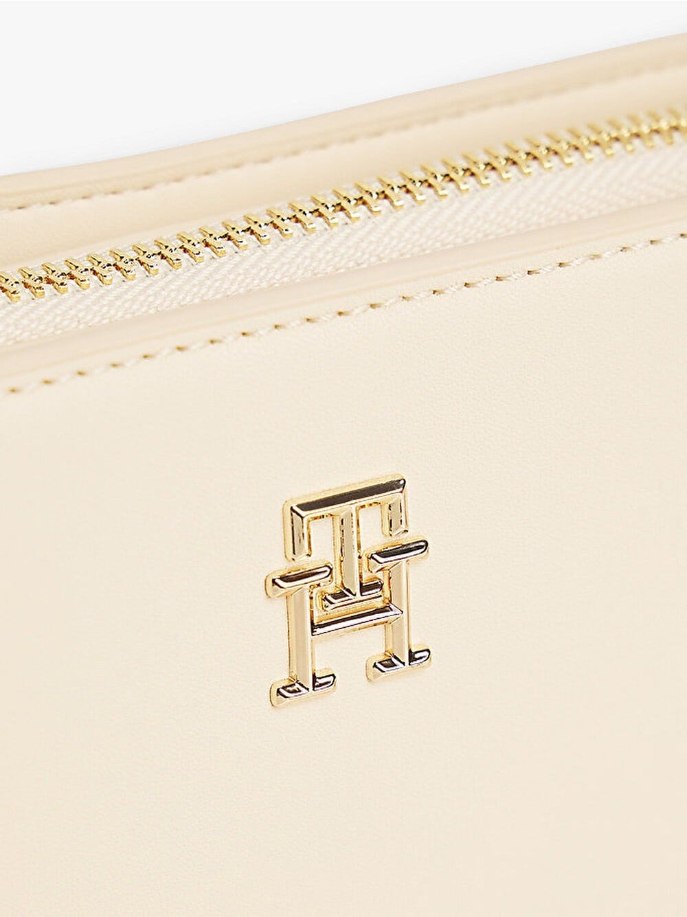 TOMMY HILFIGER KADIN OMUZ ÇANTASI AW0AW17229-AA8