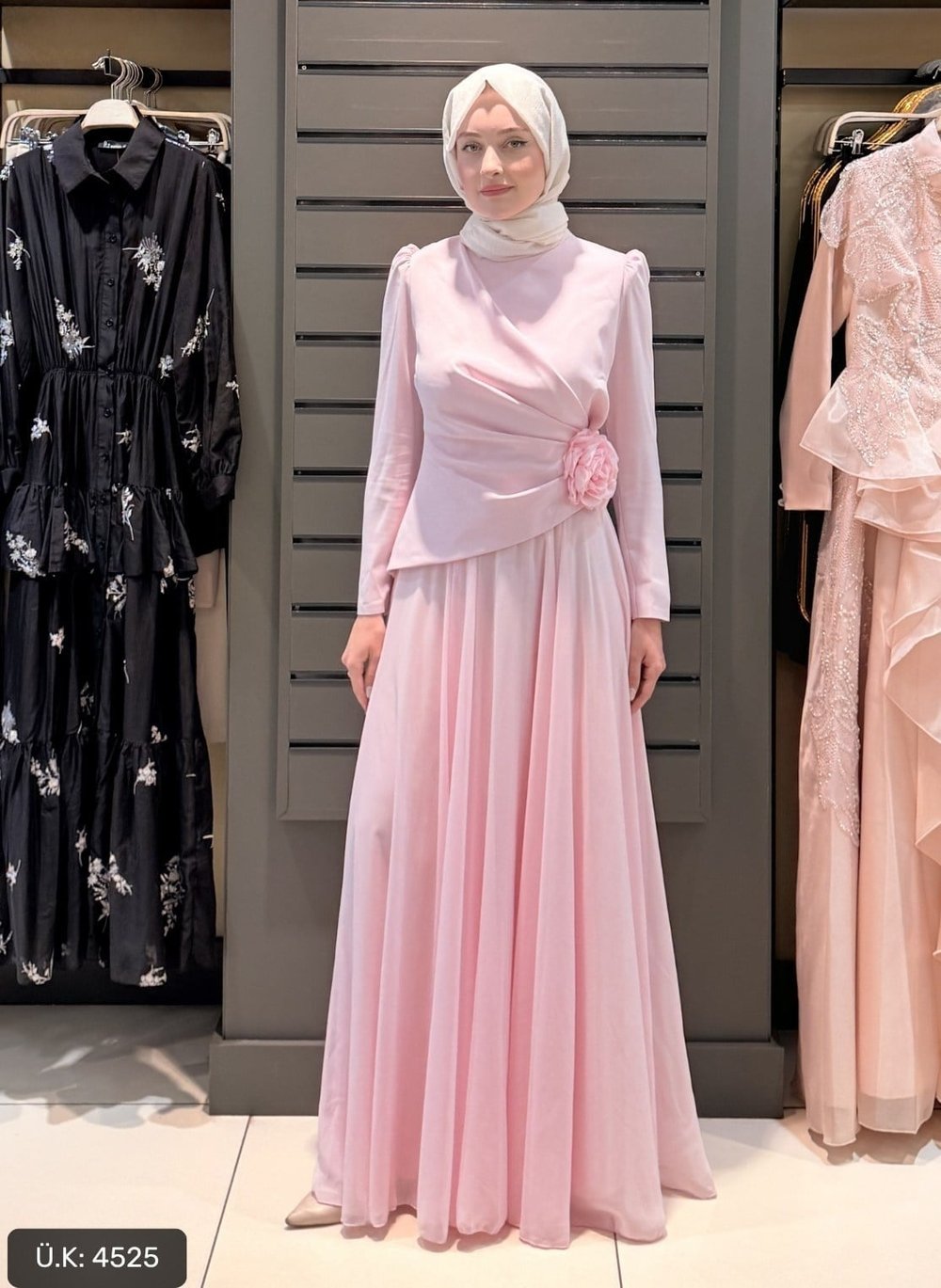 GÜL DETAYLI ELBİSE SİYAH