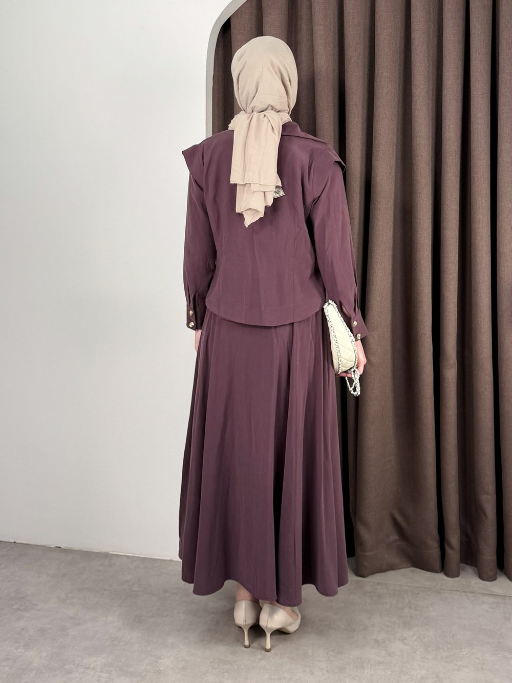 BROŞ DETAYLI  TAKIM MÜRDÜM