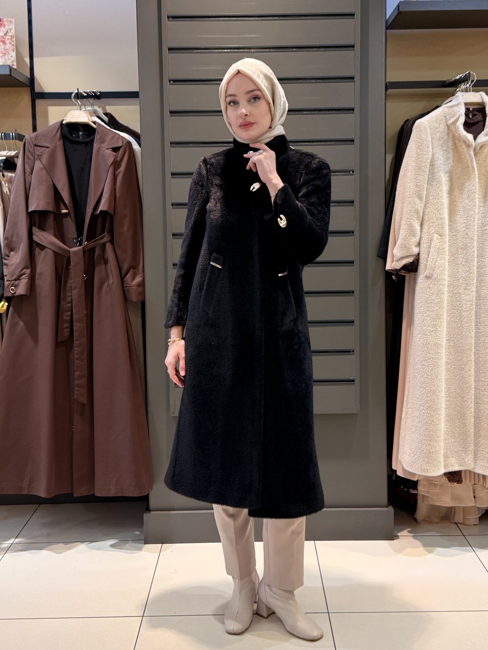 GOLD DETAYLI ANGORA KABAN SİYAH