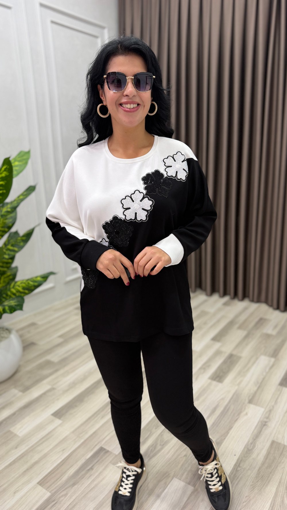 PERLA NAKIŞ TAŞ İŞLEMELİ TASARIM SWEAT SİYAH BEYAZ 