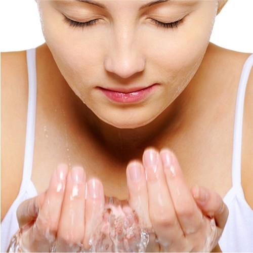 Dermokil Kenevir Tohumu Yağlı Yoğun Nemlendirme Yüz Temizleme Jeli 300 ml