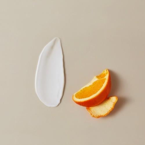 NIVEA Sıkılaştırıcı Vücut Sütü Q10 + C Vitamini (400ml); 48 Saat Vücut Nemlendirme; 10 Günde Sıkılaşma; Kuru Ciltler için; Vücut Bakım