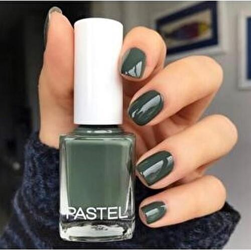 Pastel Oje No: 228 Yeşil Renkli Uzun Süre Kalıcı 11 ml Tırnak Bakımı İçin