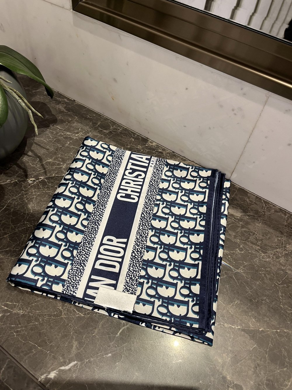 marka D desen premium eşarp - lacivert