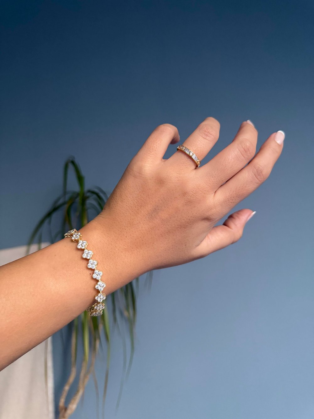 14K gold renk, VC model mükemmel işçilik ve tasarım vip kalite,Trend bileklik 🕊️