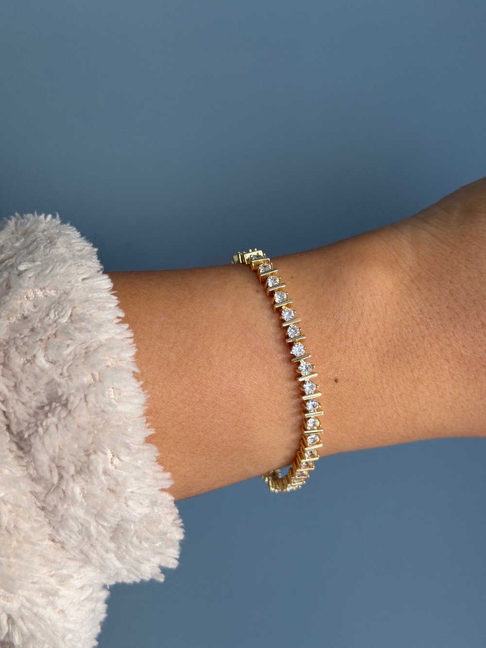 14K gold renk,çok şık taşlı premium bileklik