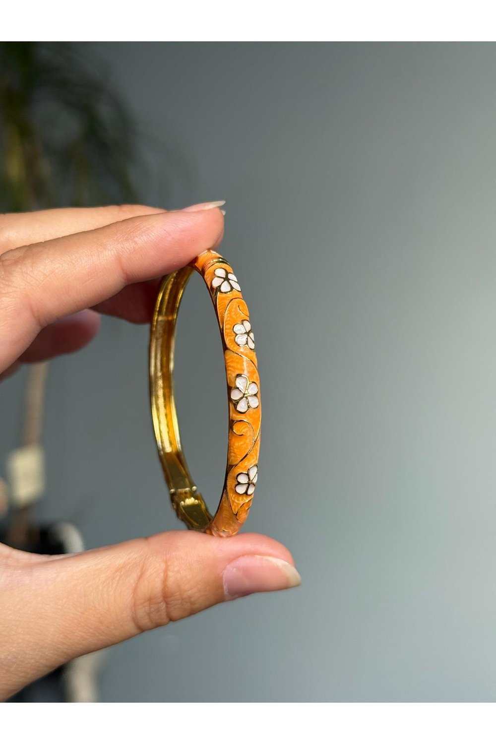 14K gold renk,turuncu mineli ve taşlı kelepçe
