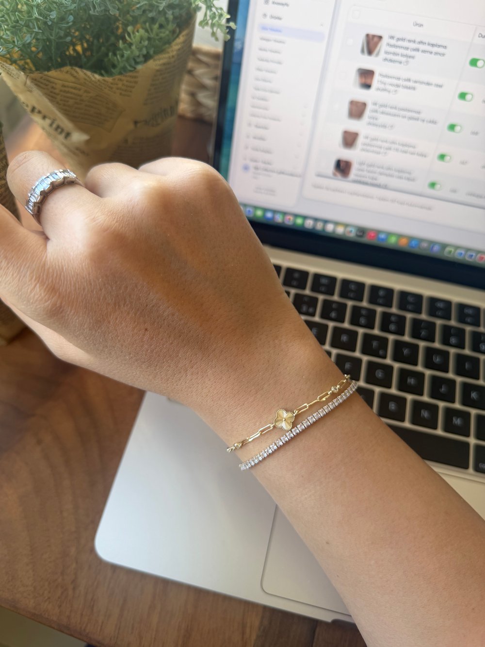 14K gold renk,VC model zirkon taşlı şık bileklik