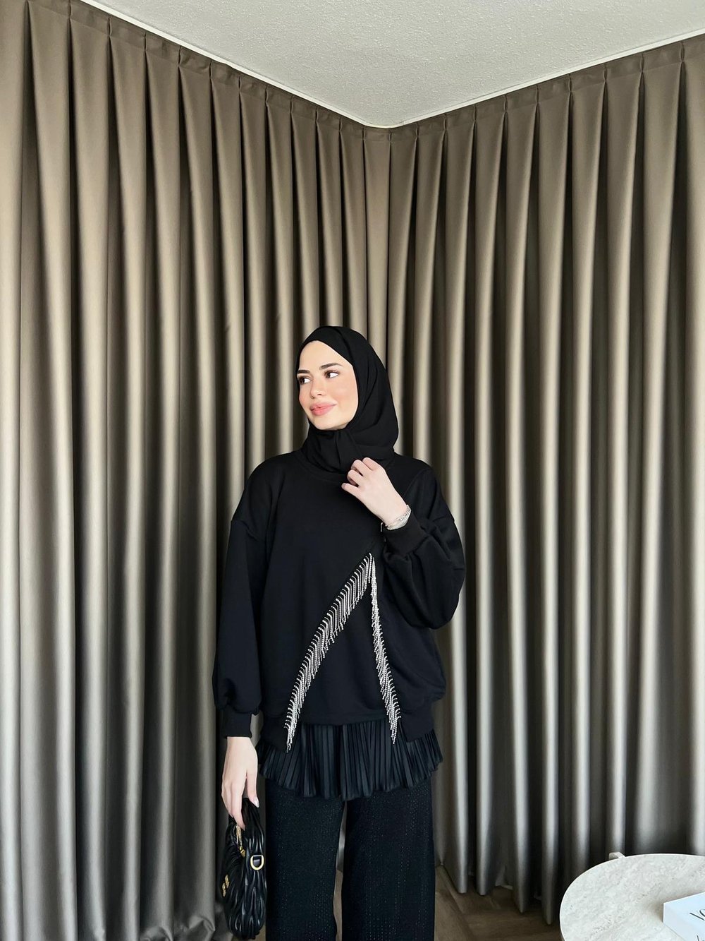 Ela Taş Detaylı Sweat Siyah