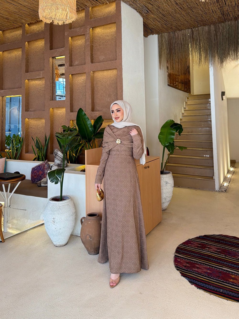 Fuş - Orchid Şal Detaylı Broşlu Elbise - Vizon