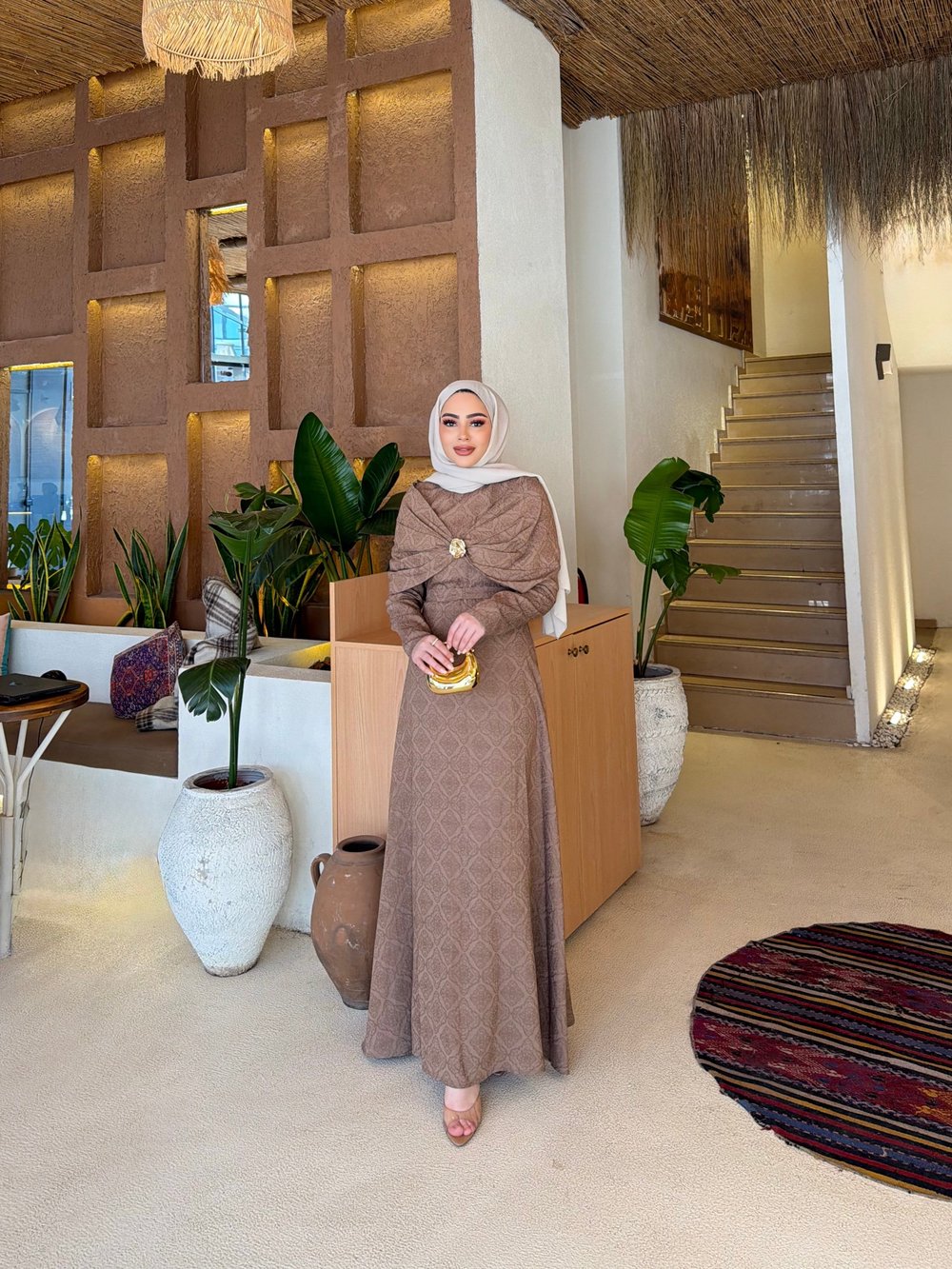 Fuş - Orchid Şal Detaylı Broşlu Elbise - Vizon