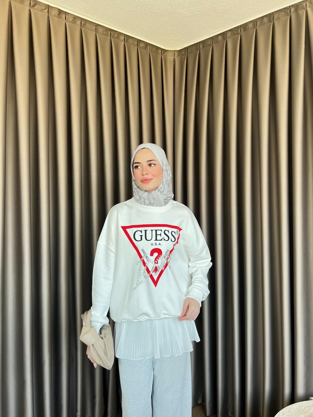 Muadil ? Kırmızı Detaylı Sweat Beyaz