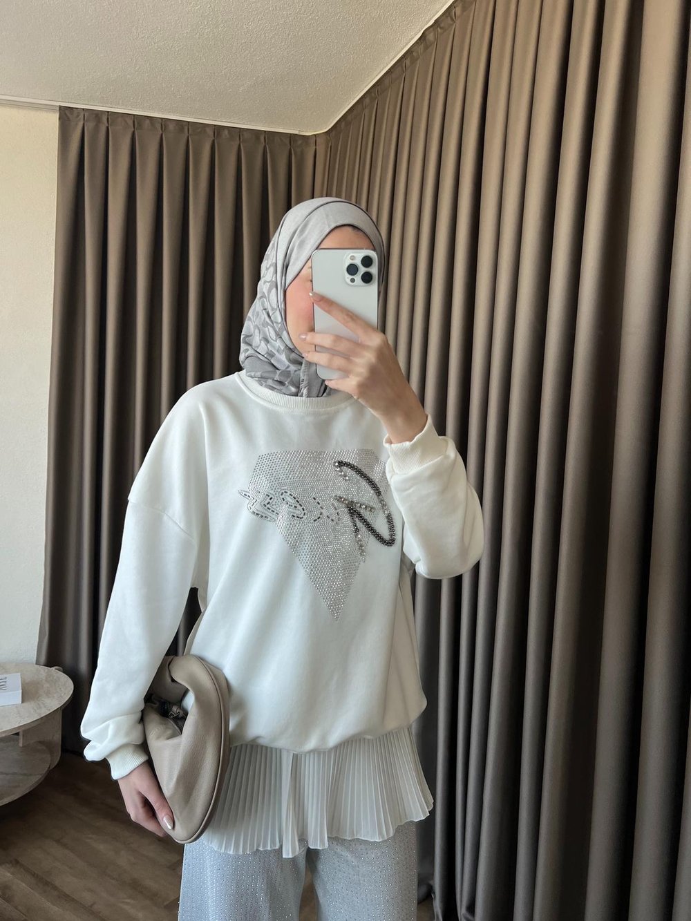 Muadil Yan Kısmı Boncuk Detaylı Sweat Beyaz