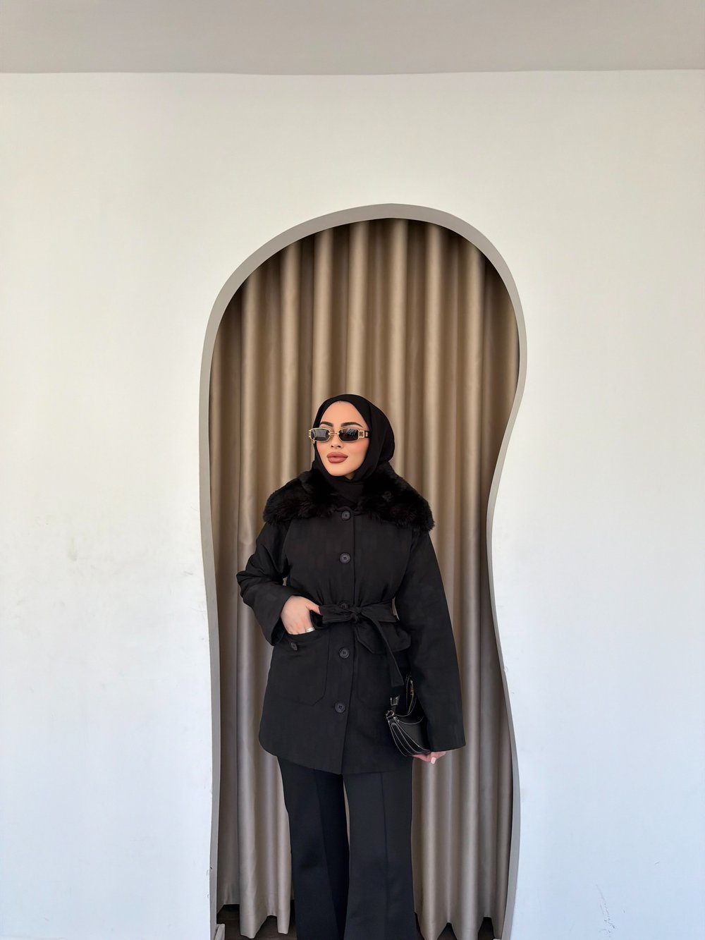 Genna Kapitone - Siyah