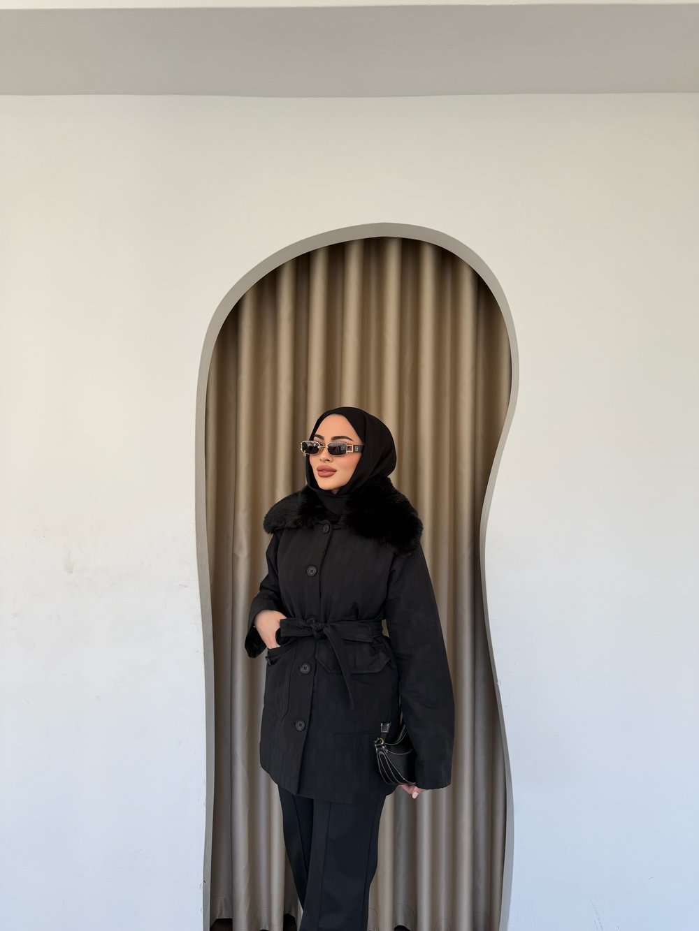 Genna Kapitone - Siyah