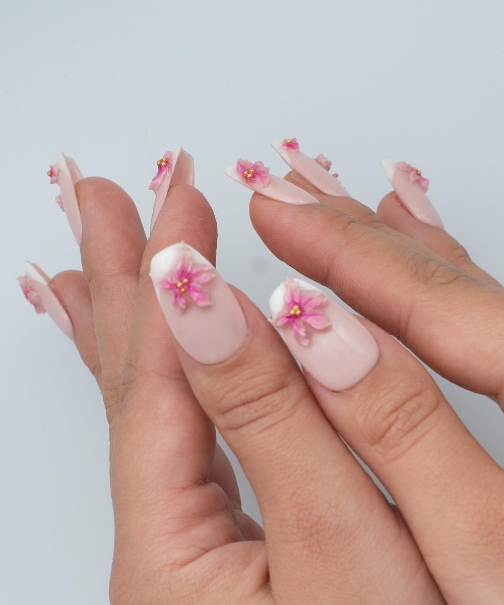 Daisy Protez Jel Takma Tırnak - El Yapımı Kalıcı Oje Nail Art 3D Flowers French - NC115