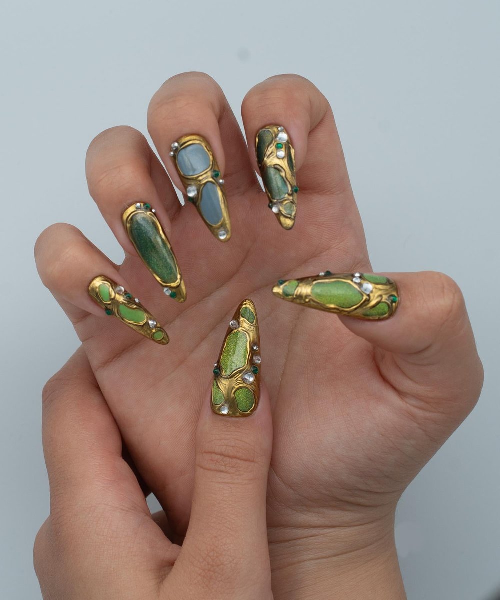 Fairy Leaves Protez Jel Takma Tırnak - El Yapımı Kalıcı Oje Nail Art Gold Chrome - NC104