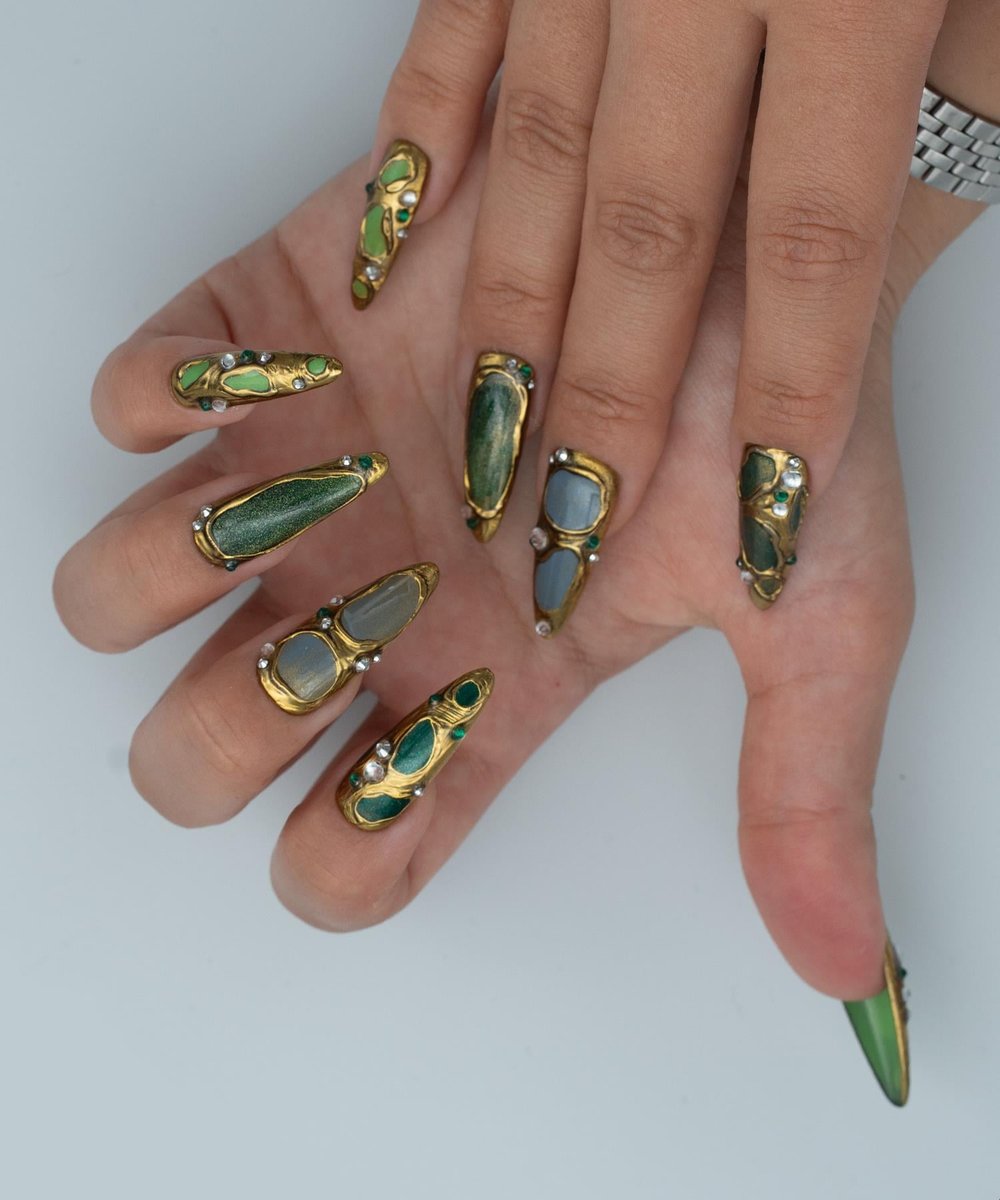 Fairy Leaves Protez Jel Takma Tırnak - El Yapımı Kalıcı Oje Nail Art Gold Chrome - NC104