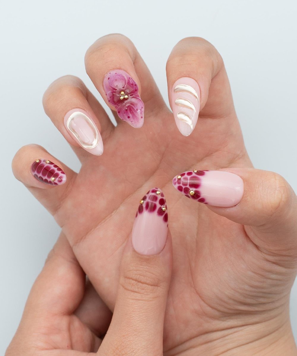 Blooming Flowers Protez Jel Takma Tırnak - El Yapımı Kalıcı Oje Nail Art 3D Gold Chrome - NC138