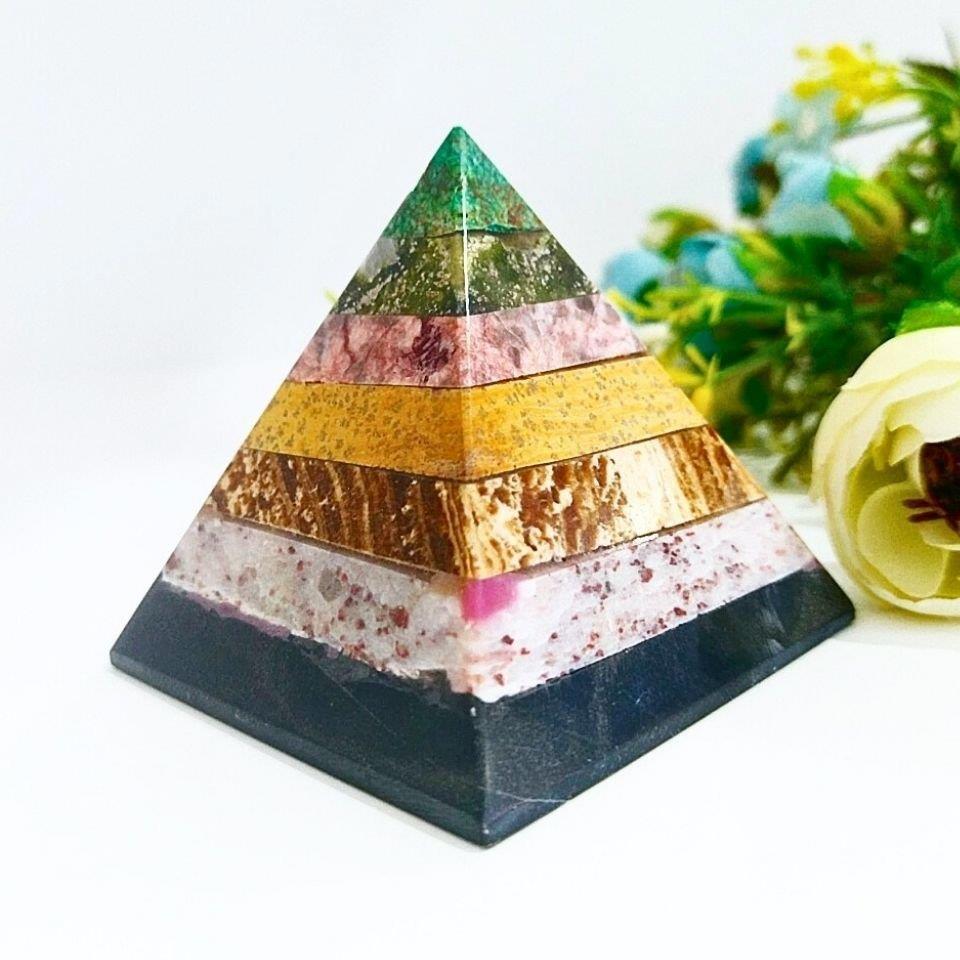 7 Chakra Naturstein Piramit – MNR941