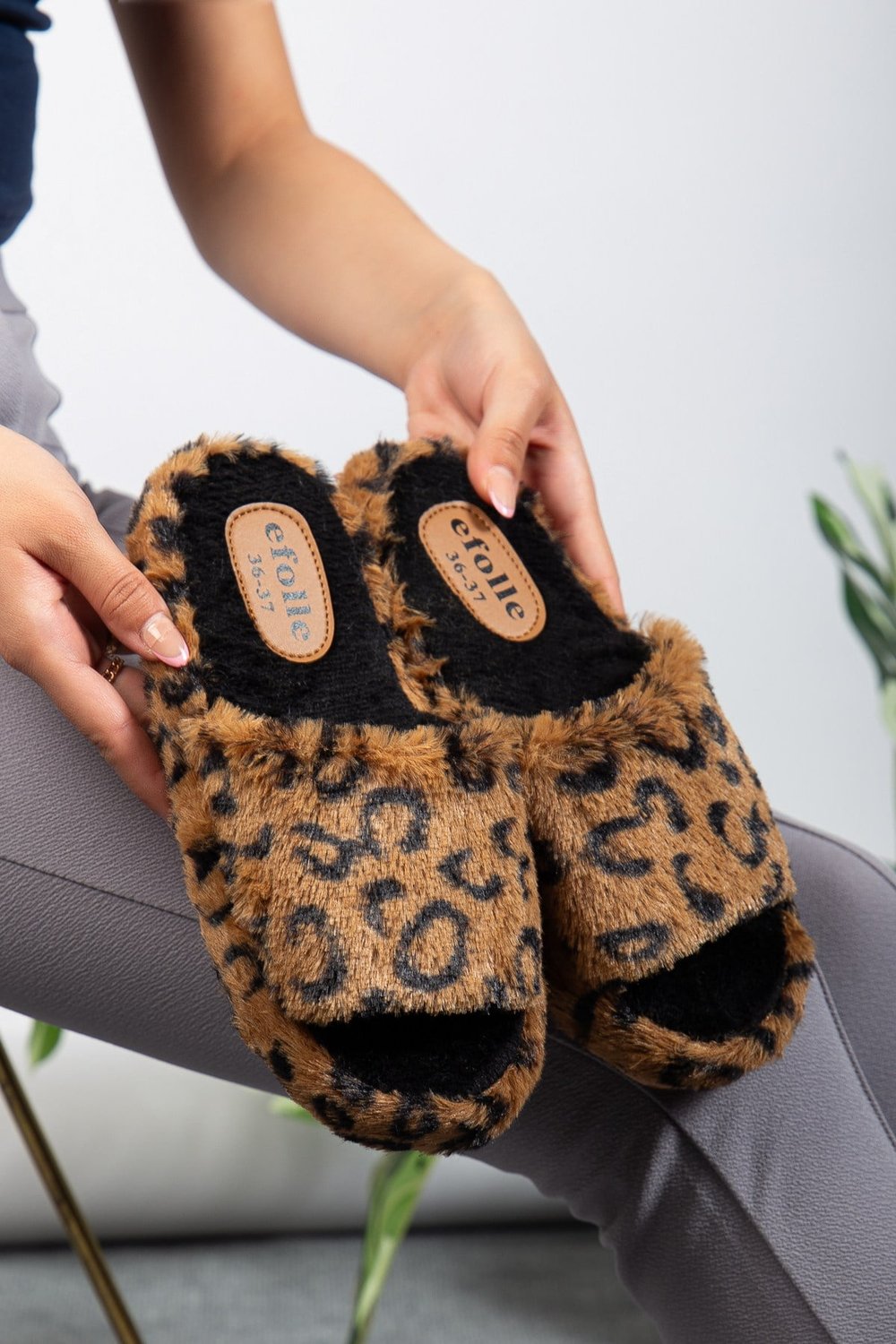 Kadın Önü Açık Leopar Peluş Yumuşak Sessiz Taban Çeyiz Bohça Kışlık Ev Terliği