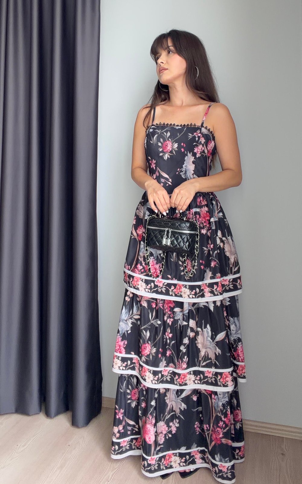 KATLI SİYAH FLORAL ELBİSE
