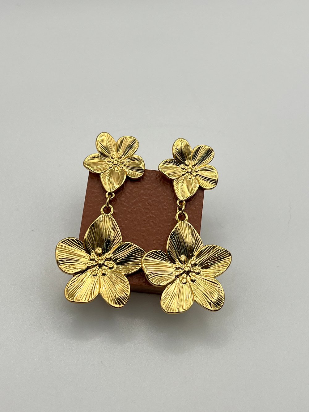 Sallantılı Çiçek Çelik Küpe 6cm