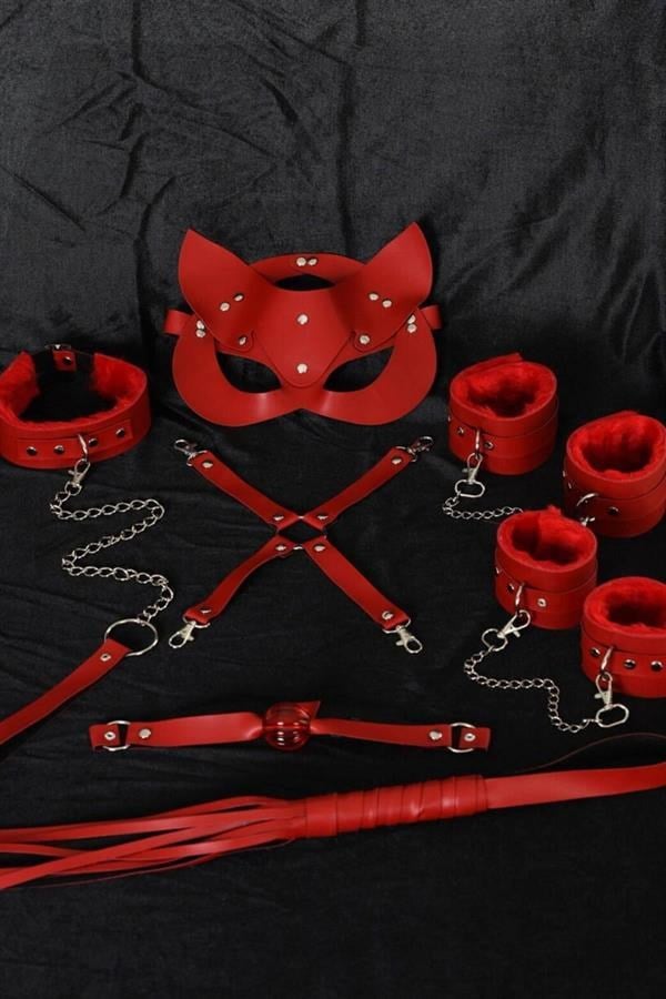 Arias Closet Kırmızı İçi Tüylü Maske,Kol,Bacak,Ağız Topu,Kırbaç,Tasma Harness Set