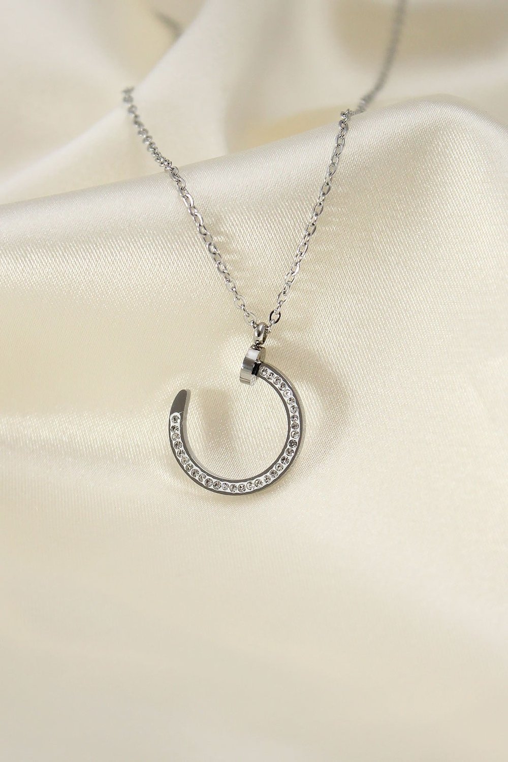 Çelik Silver Renk Zirkon Taşlı Çivi Model Kadın Kolye