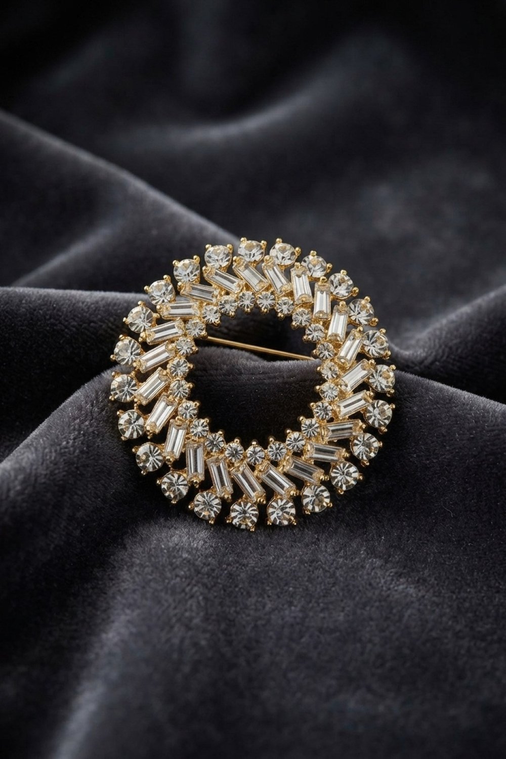 Gold Renk Zirkon Taşlı Halka Model Broş
