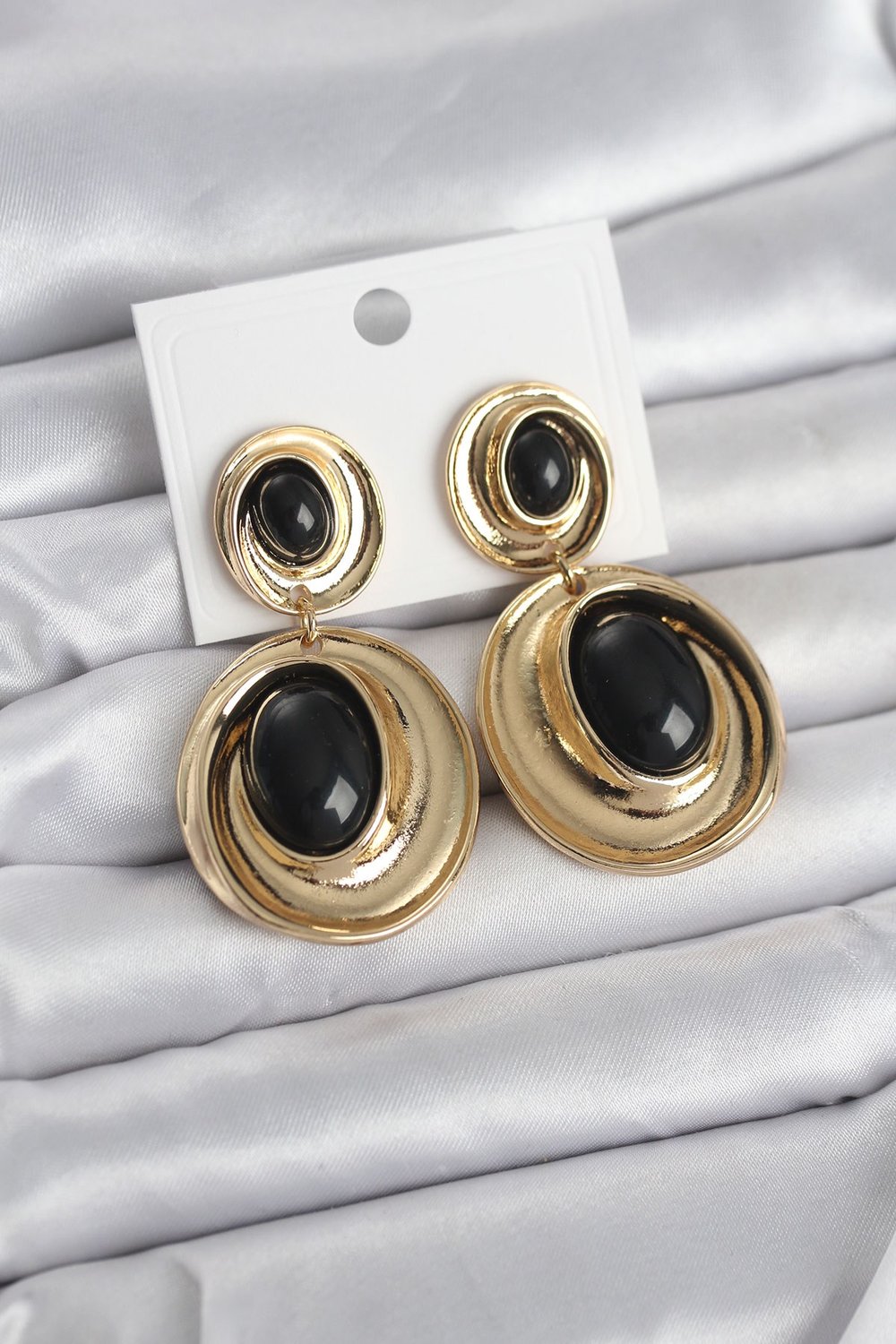 Siyah Sallantılı Damla Model Gold Renk Vintage Kadın Küpe