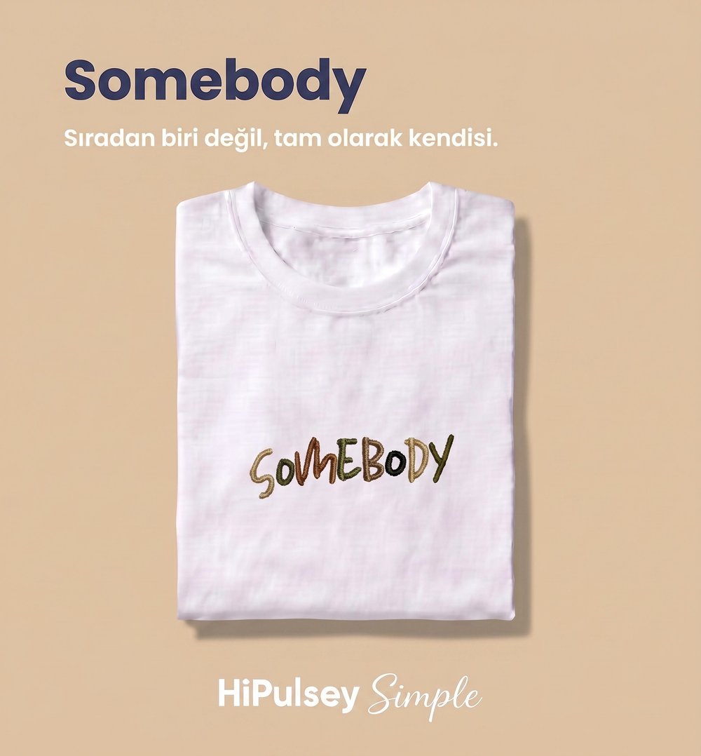 Somebody: Premium Nakışlı Rahat Kalıp Unisex T-Shirt
