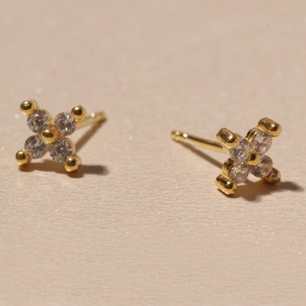 Mini Çiçek Küpe 717084 Gold
