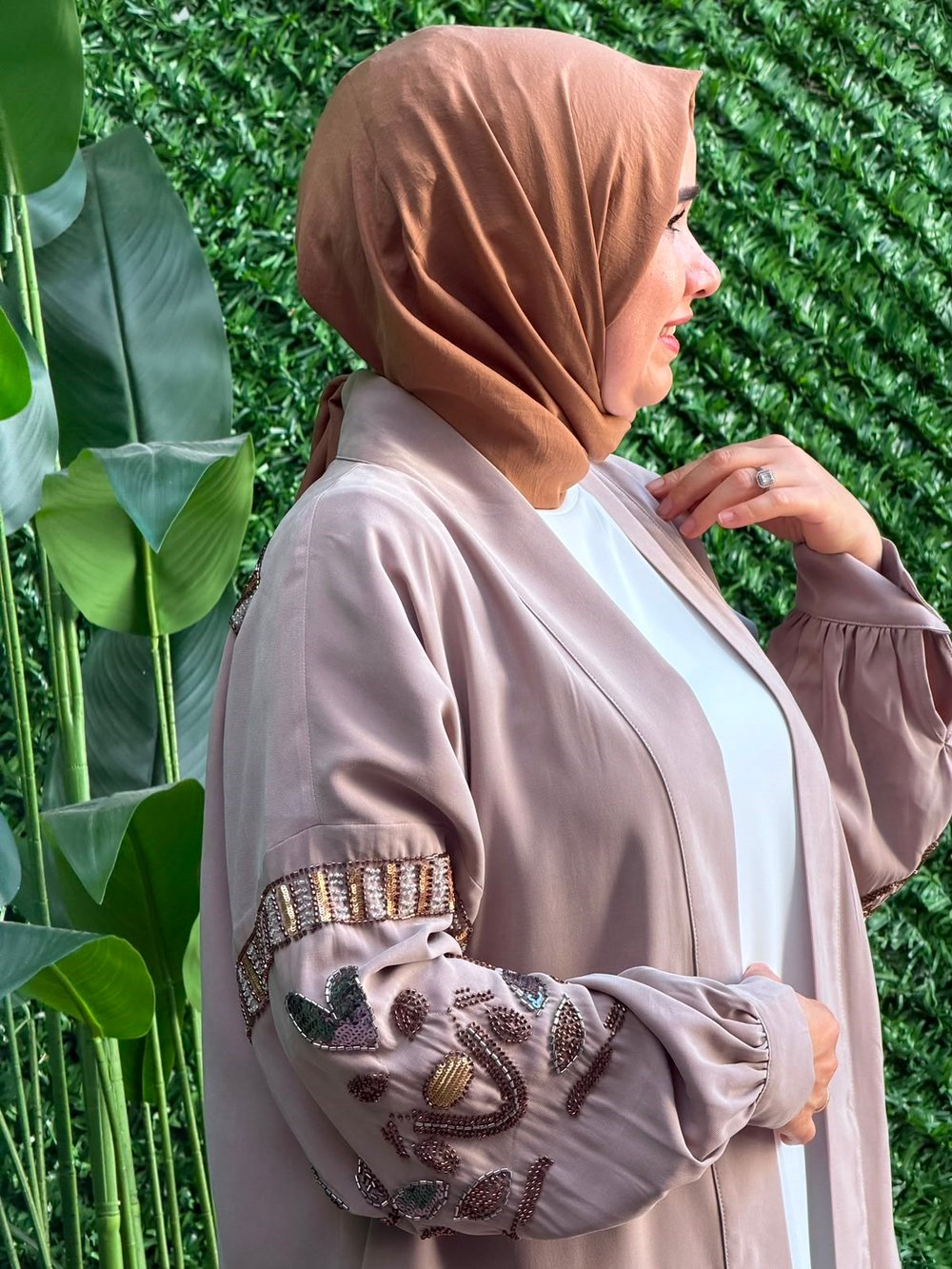 Bej Kolları Taş ve Payet İşlemeli Kimono