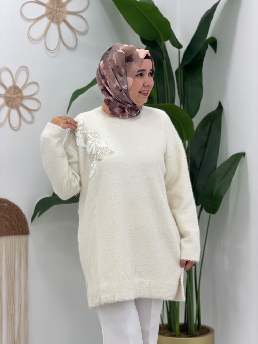Beyaz Yumoş Angora Kazak