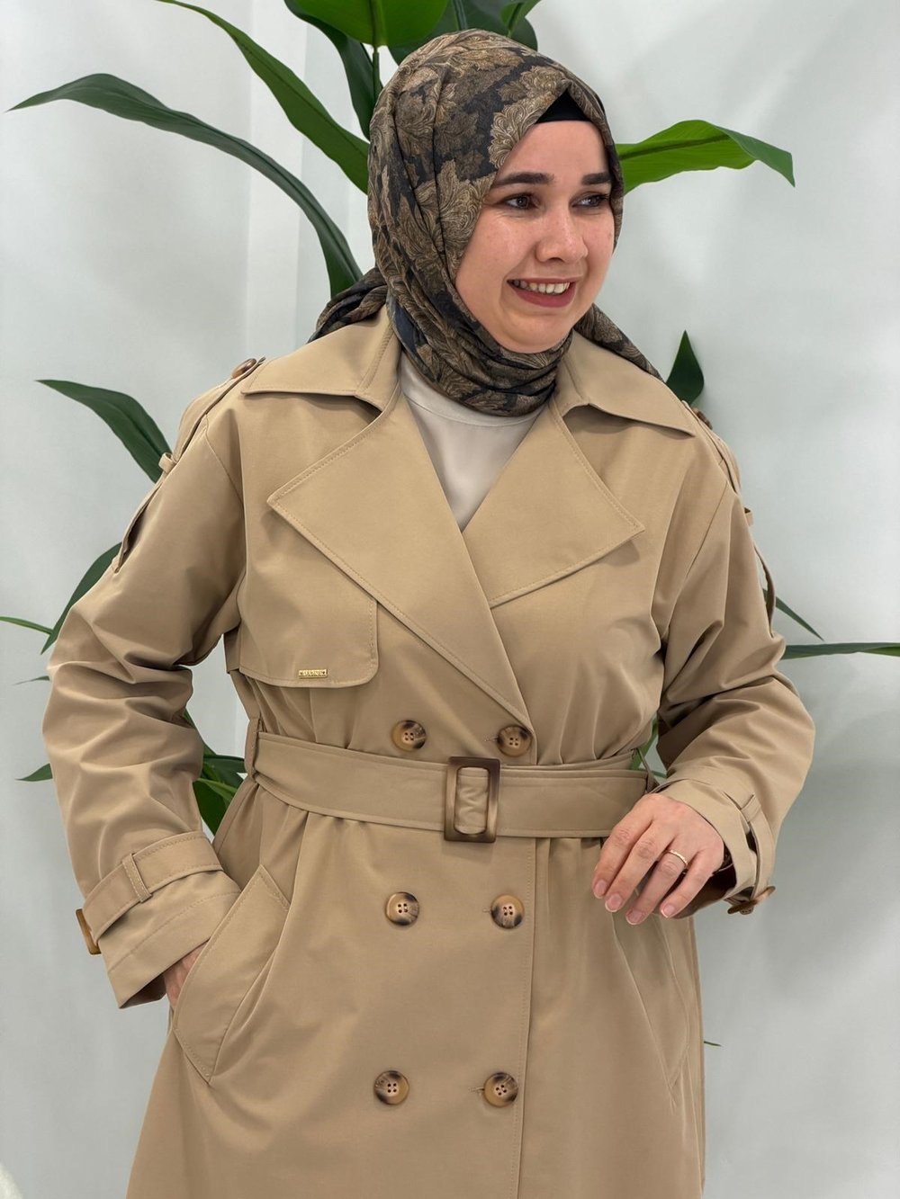 Camel Arka Düğme Detaylı Trenç