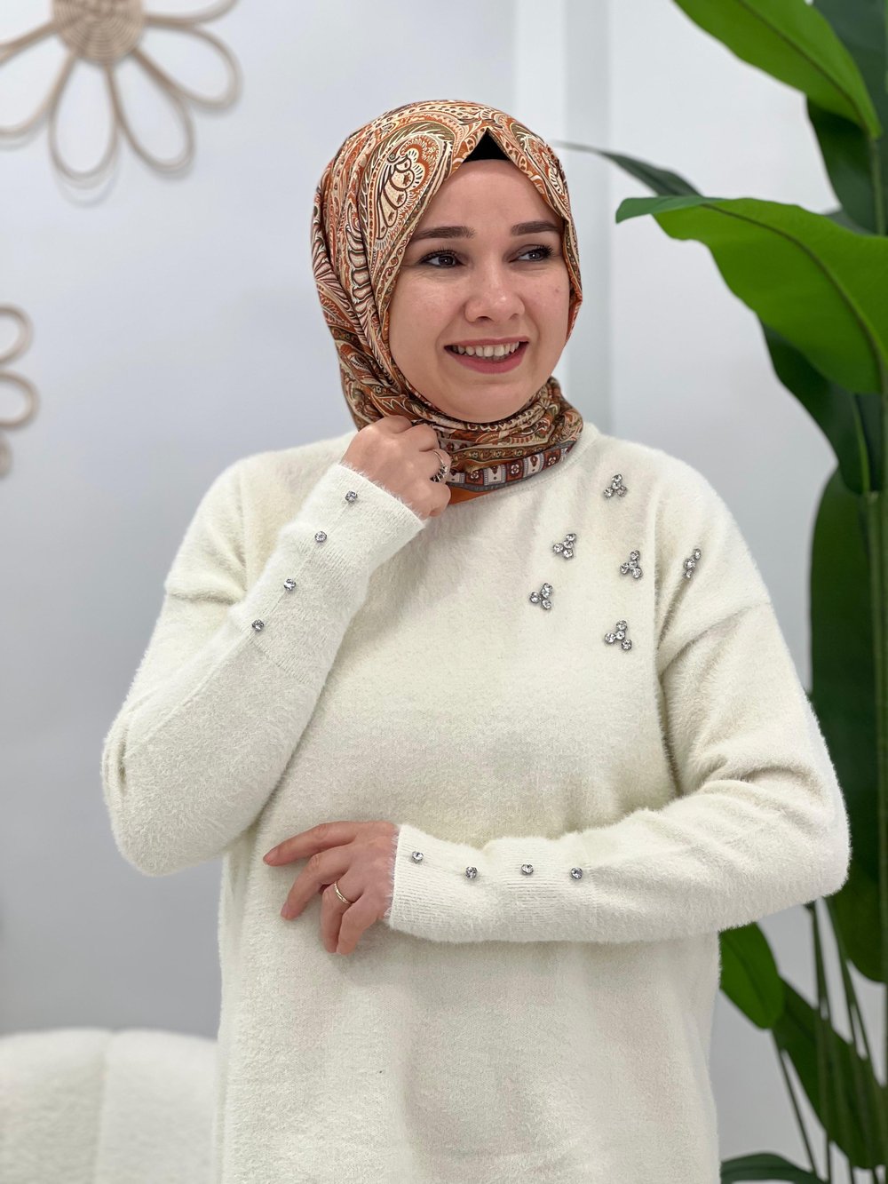 Ekru Angora Taşlı Kazak