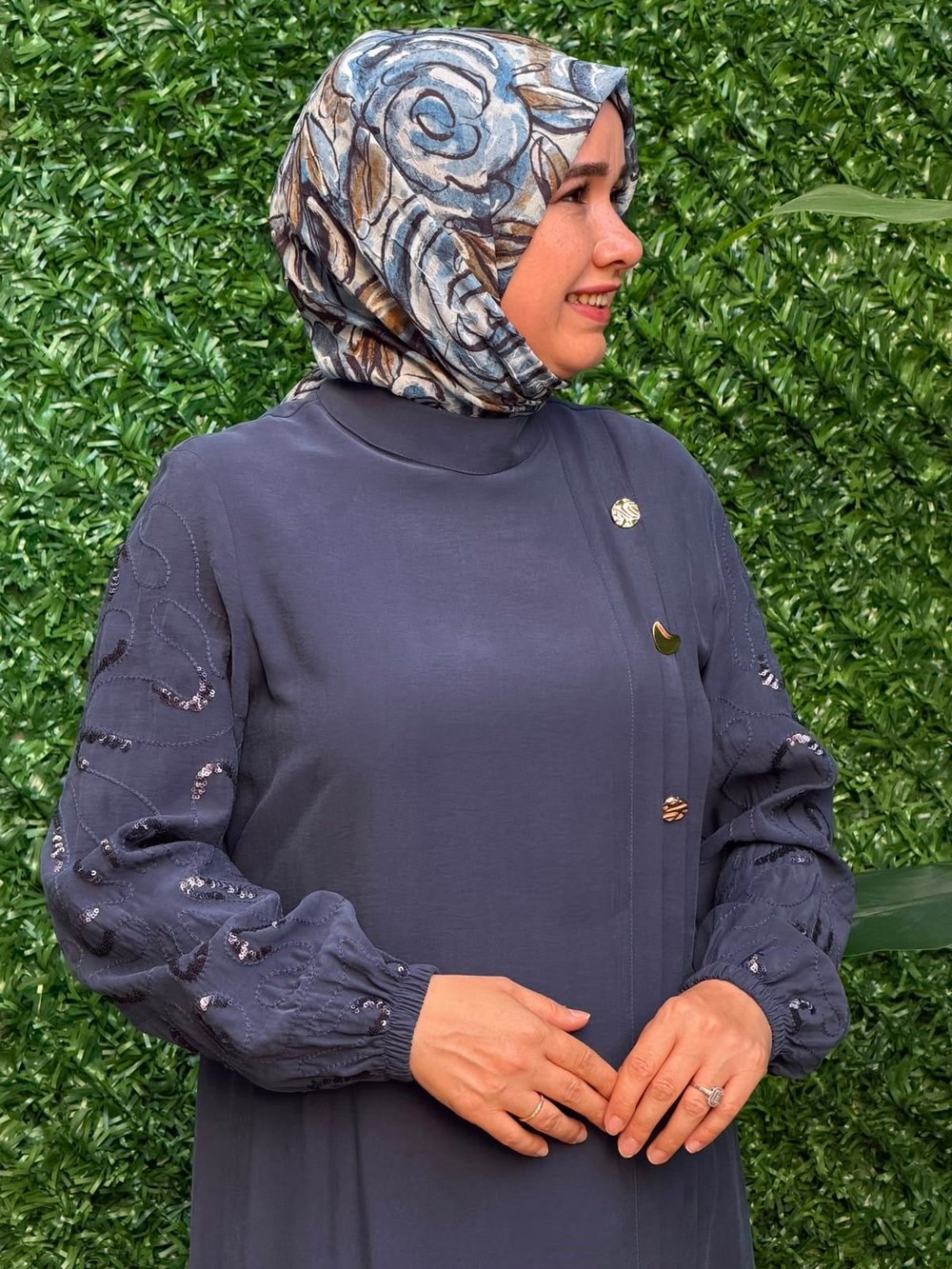 İndigo Kolları Nakışlı Asimetrik Düğme Detaylı Elbise