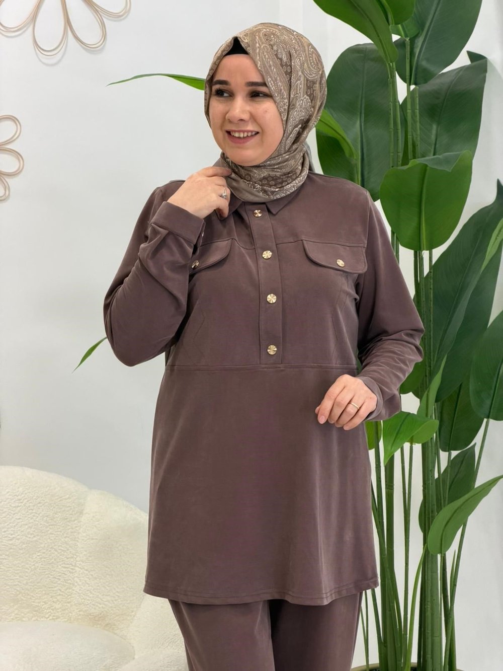 Kahve Düğme Detaylı Pantolonlu Takım