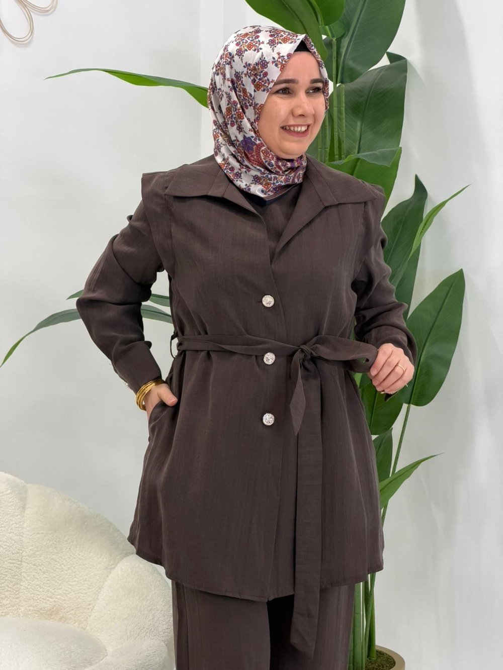 Kahve Önü Düğmeli 3 lü Pantolonlu Takım