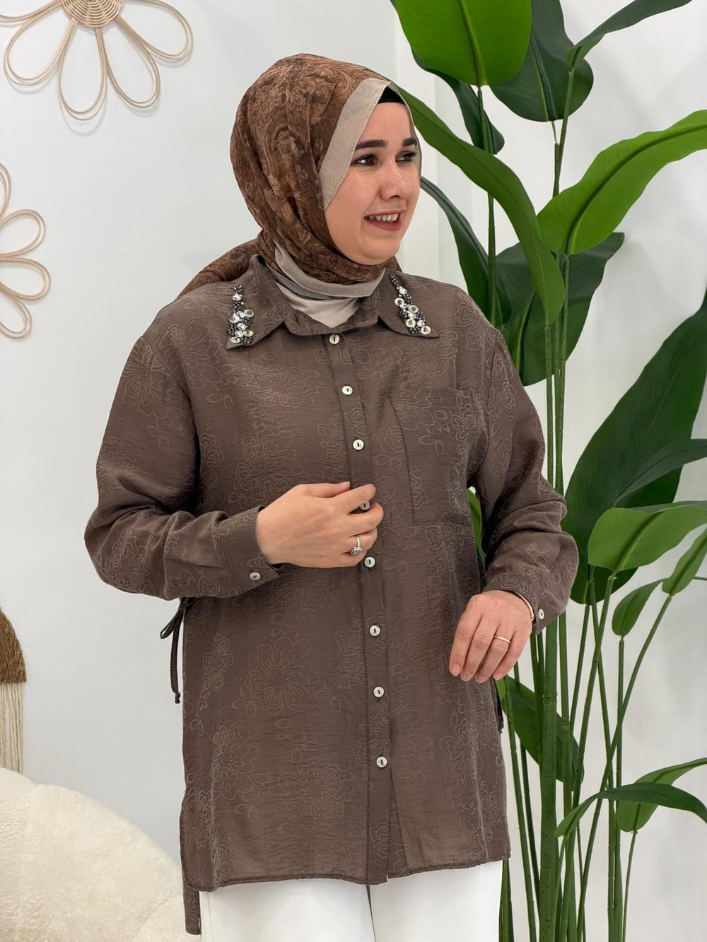 Kahve Yakası Taş Detaylı Tunik