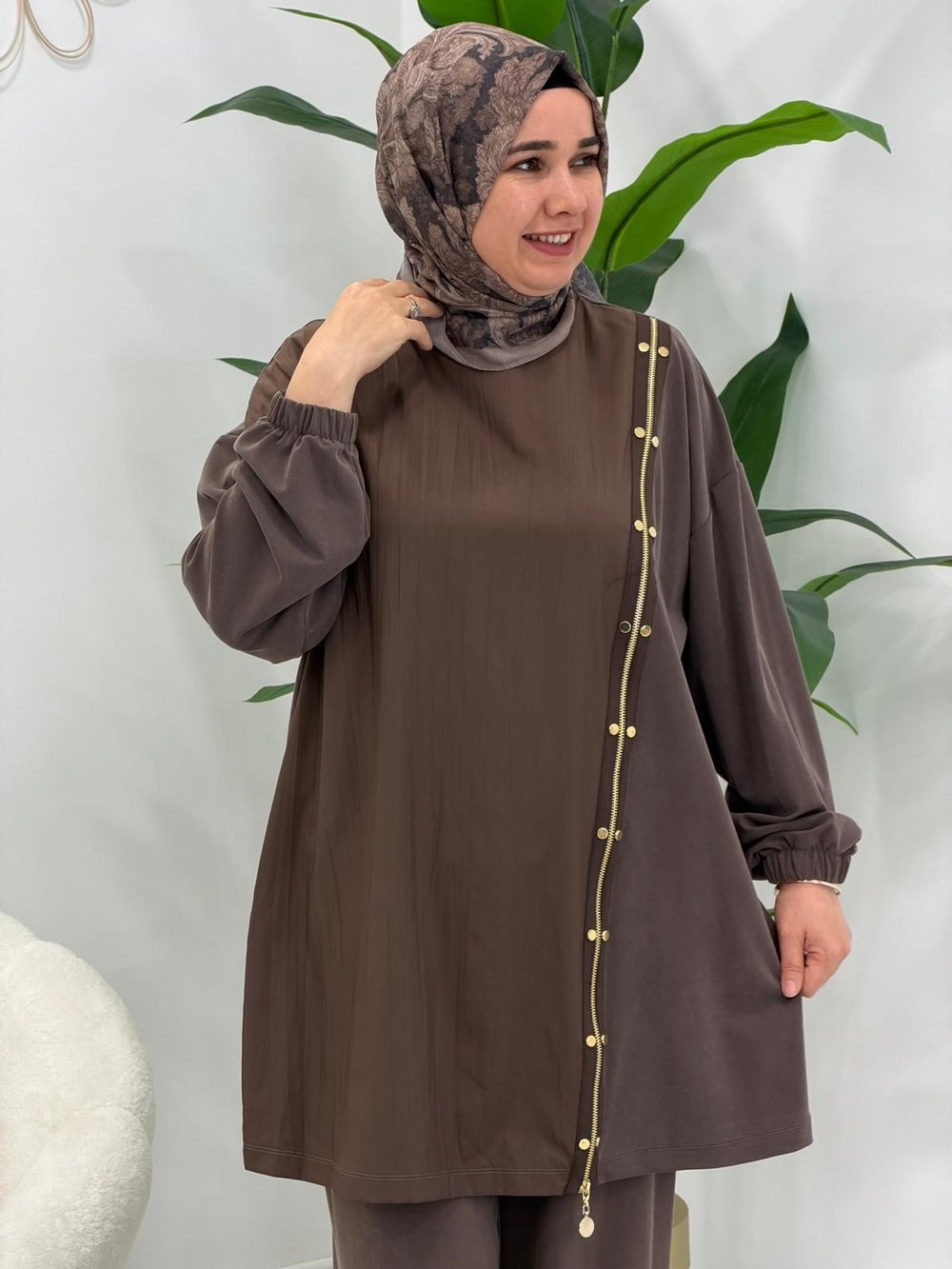 Kahverengi Pantolonlu Takım