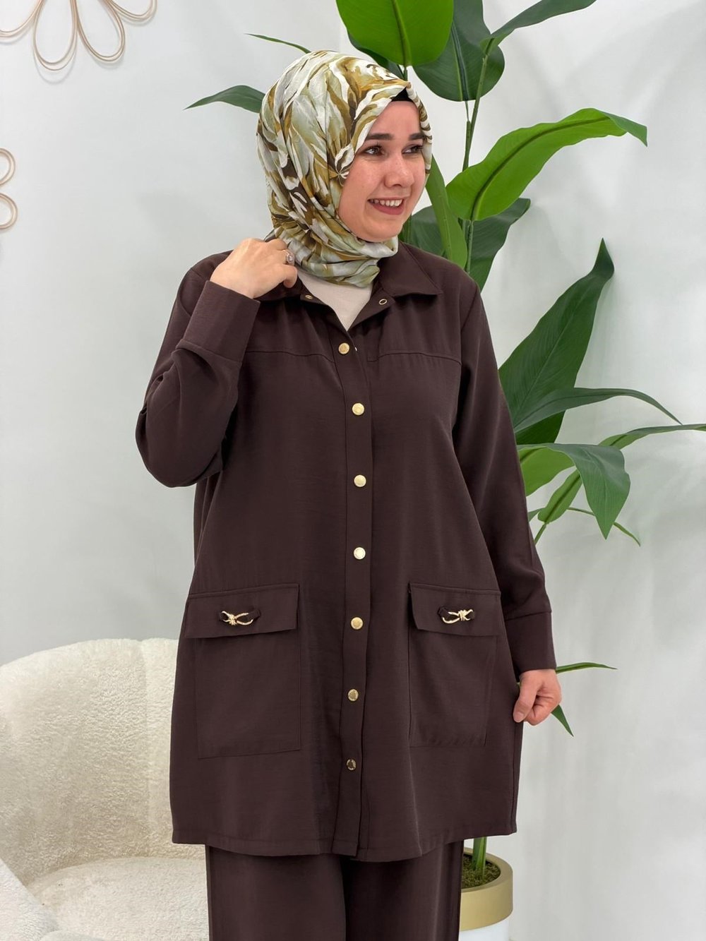 Kahverengi Yan Tokalı Pantolonlu takım