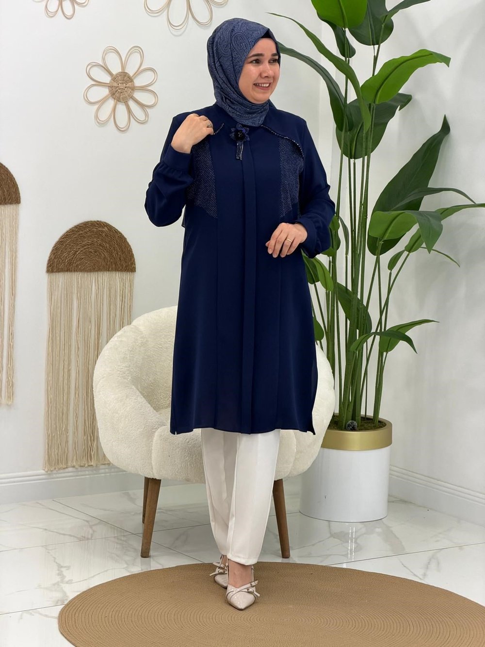 Mavi Çiçek Broş Detaylı Tunik