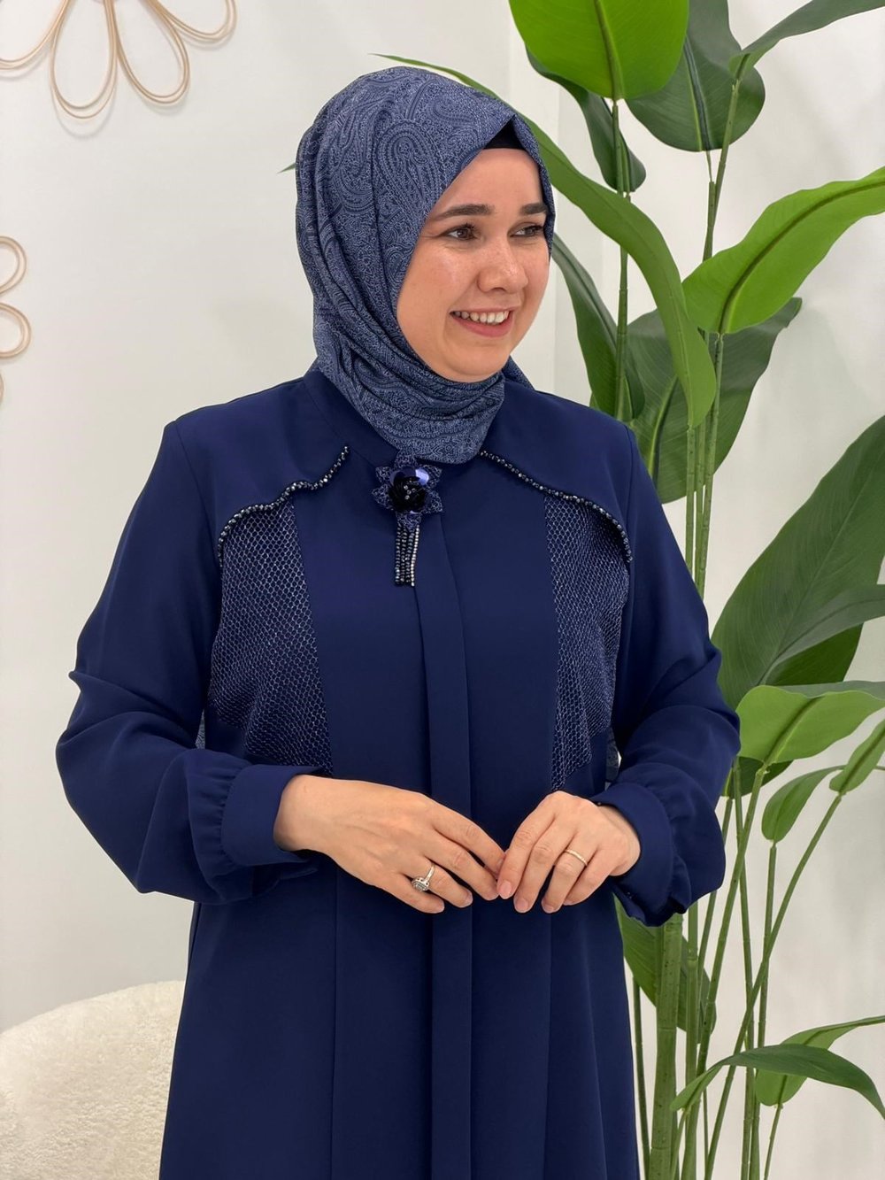 Mavi Çiçek Broş Detaylı Tunik