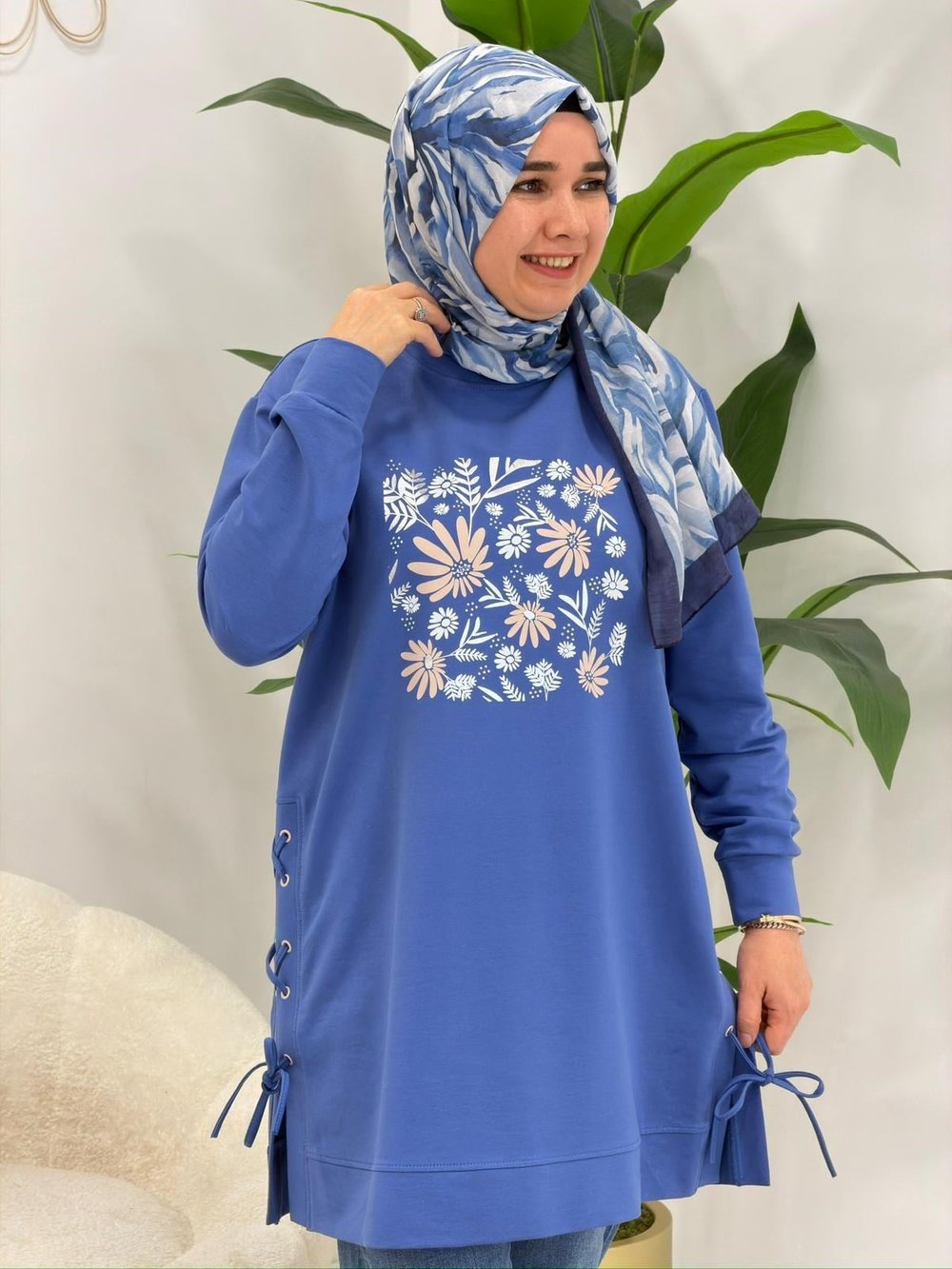 Mavi Çiçek Detaylı Eşofman Tunik