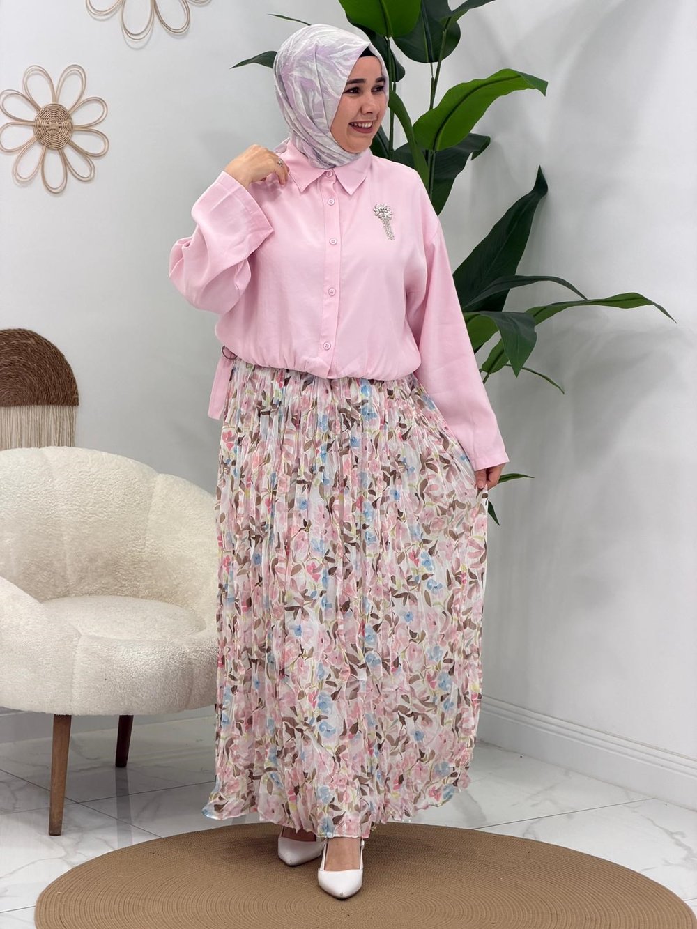 Pembe Altı Lastikli Etekli Takım