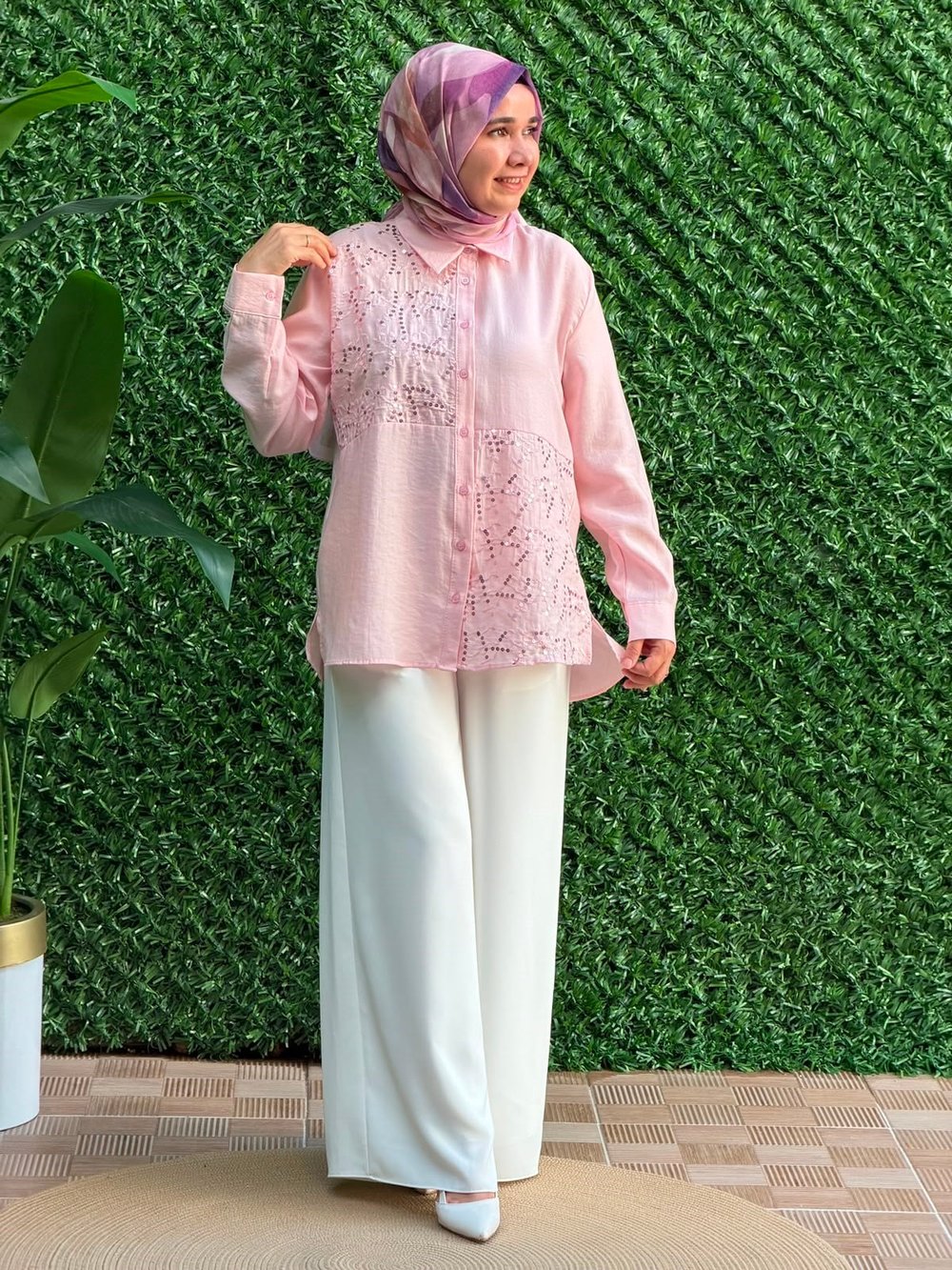 Pembe Önü Pul ve Payet İşlemeli Tunik 